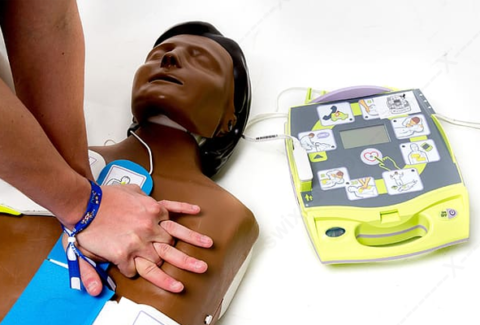 Défibrillateur Zoll AED Plus